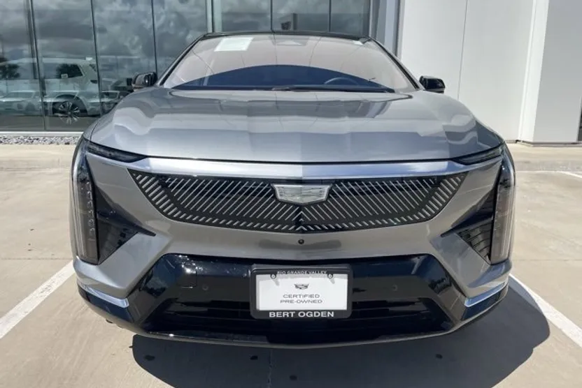 2025 Cadillac Optiq Luxury photo 1