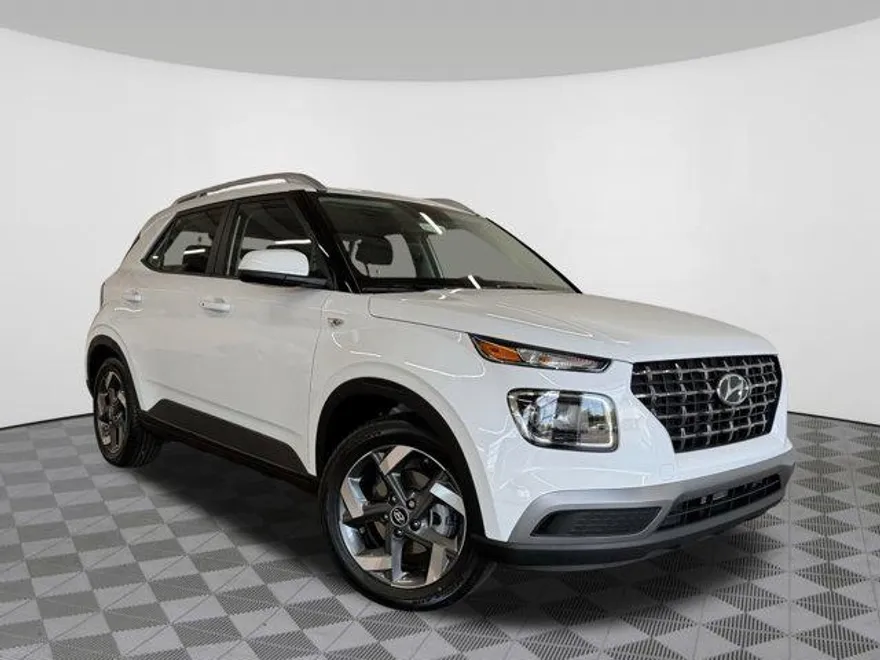 2025 Hyundai Venue SEL photo 1