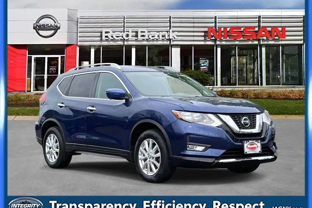 2018 Nissan Rogue SV photo 1