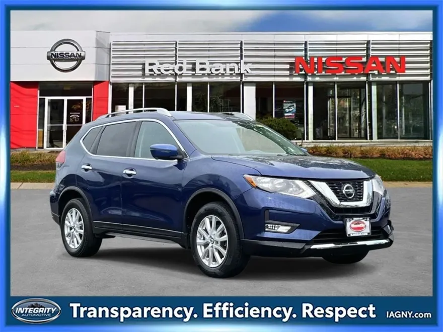2018 Nissan Rogue SV photo 1