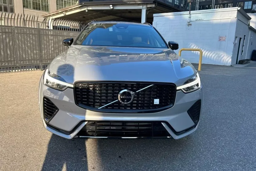 2025 Volvo XC60 Hybrid T8 Polestar photo 1