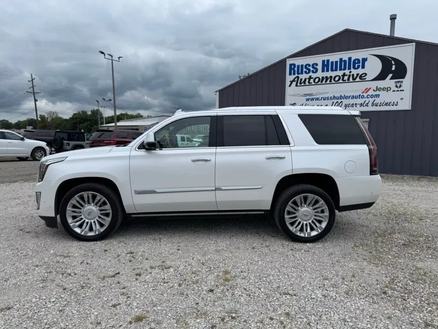 2018 Cadillac Escalade Platinum photo 1