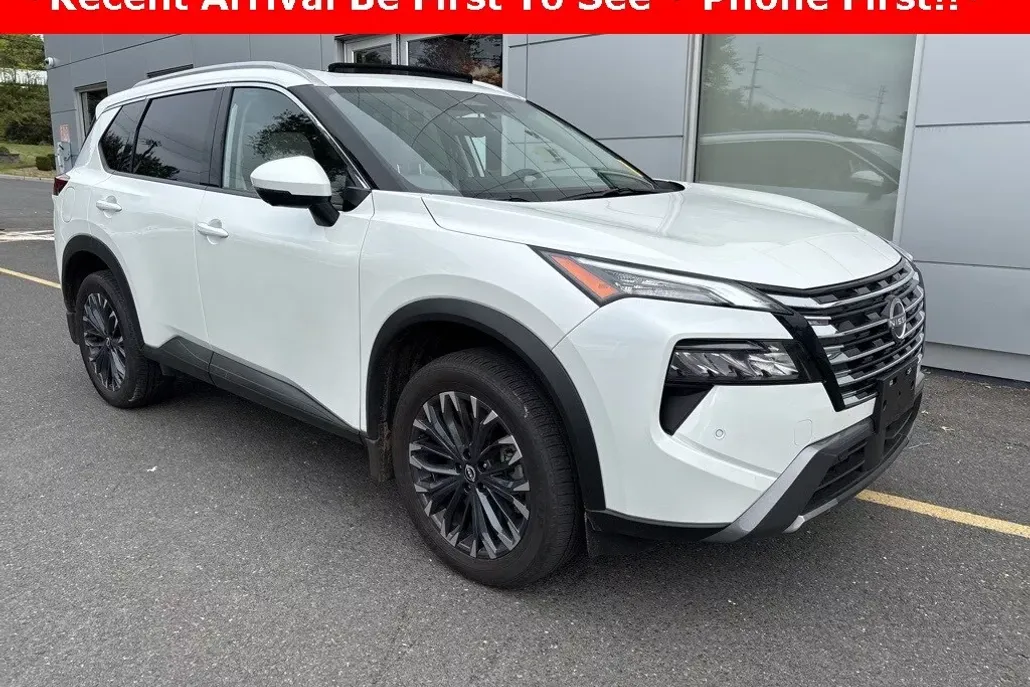 2025 Nissan Rogue SL photo 1