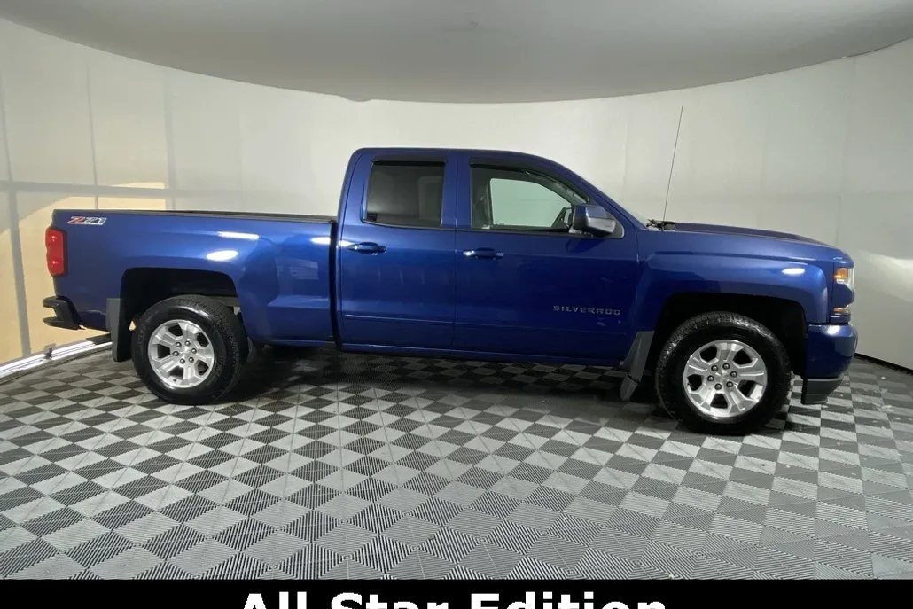 2017 Chevrolet Silverado 1500 LT2 photo 1