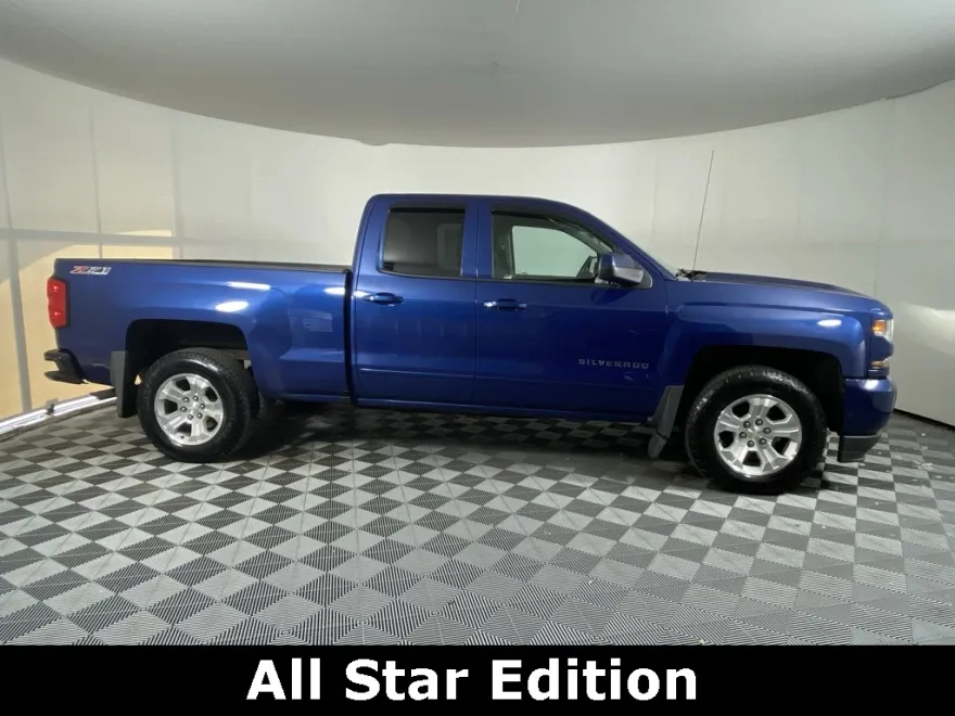 2017 Chevrolet Silverado 1500 LT2 photo 1