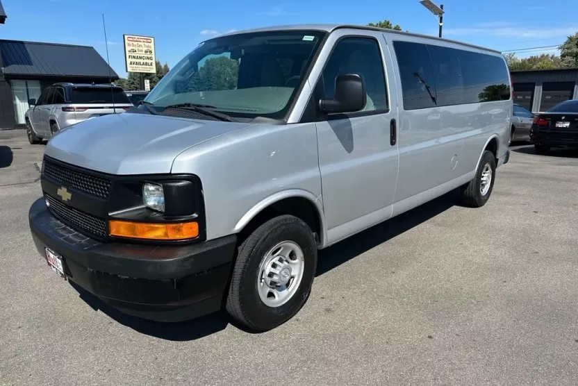 2017 Chevrolet Express Cargo Van 2500 photo 1