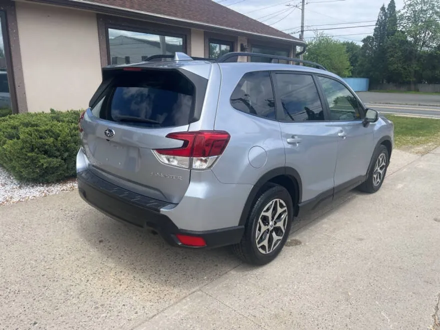 2020 Subaru Forester Premium photo 1