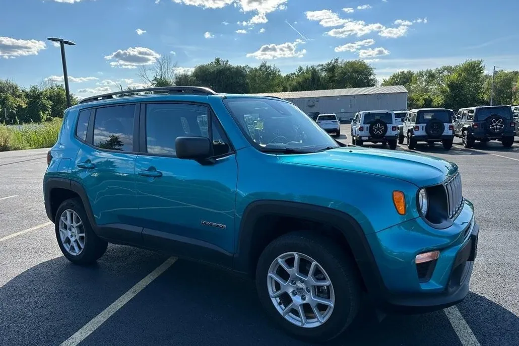 2022 Jeep Renegade Latitude photo 1