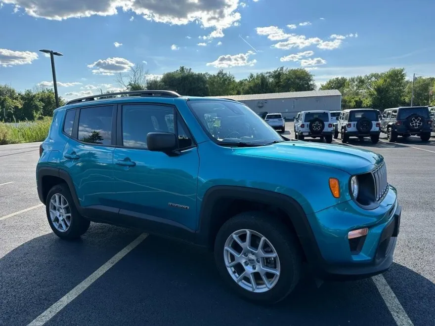 2022 Jeep Renegade Latitude photo 1