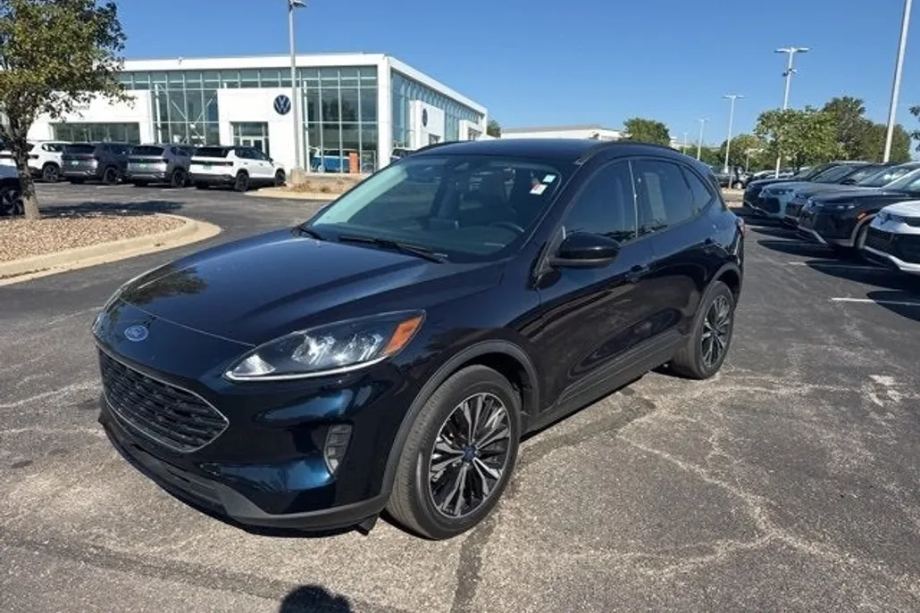 2021 Ford Escape SE Hybrid photo 1