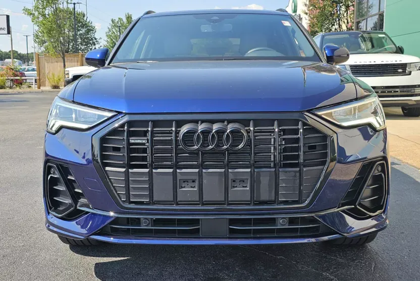 2025 Audi Q3 S line Premium photo 1