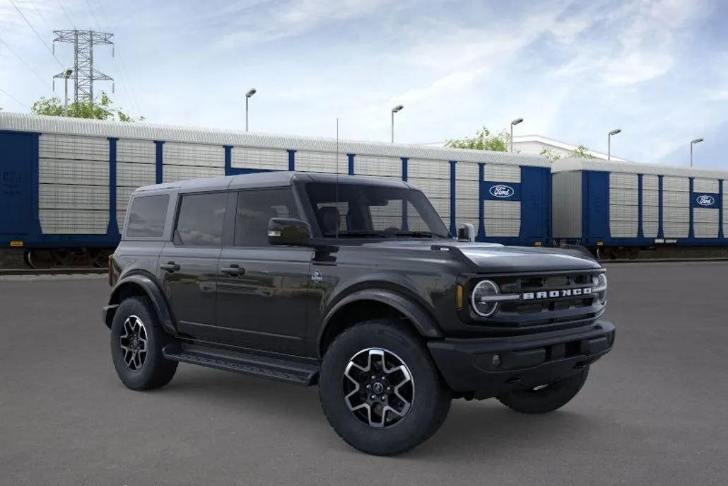 2025 Ford Bronco Outer Banks photo 1