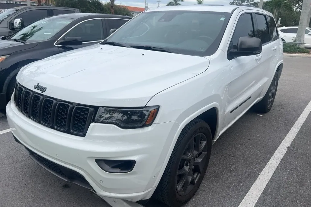 2021 Jeep Grand Cherokee Anniversary Edition photo 1