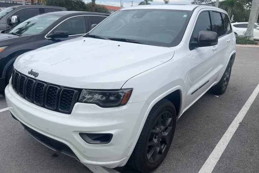2021 Jeep Grand Cherokee Anniversary Edition photo 1