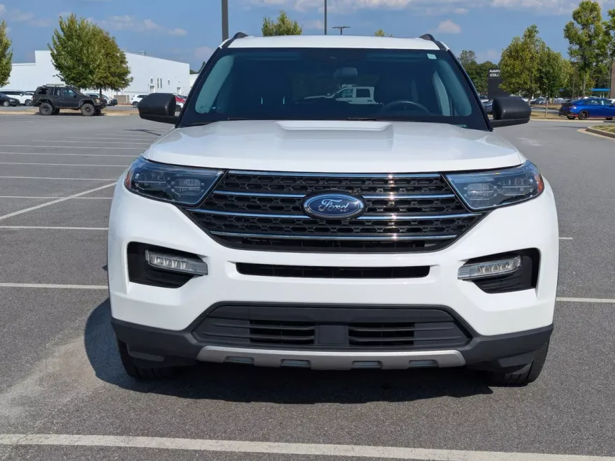 2022 Ford Explorer XLT photo 1