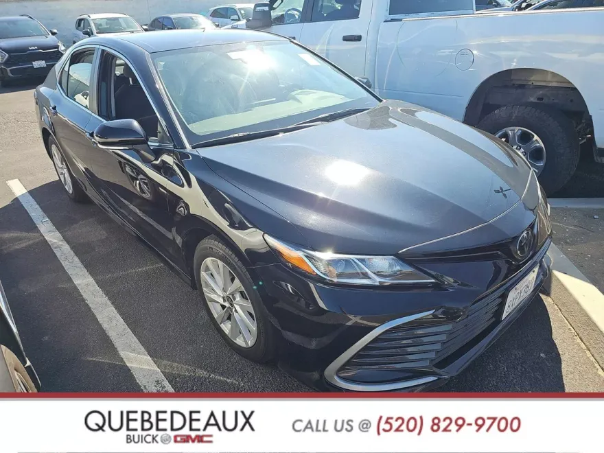 2021 Toyota Camry LE photo 1