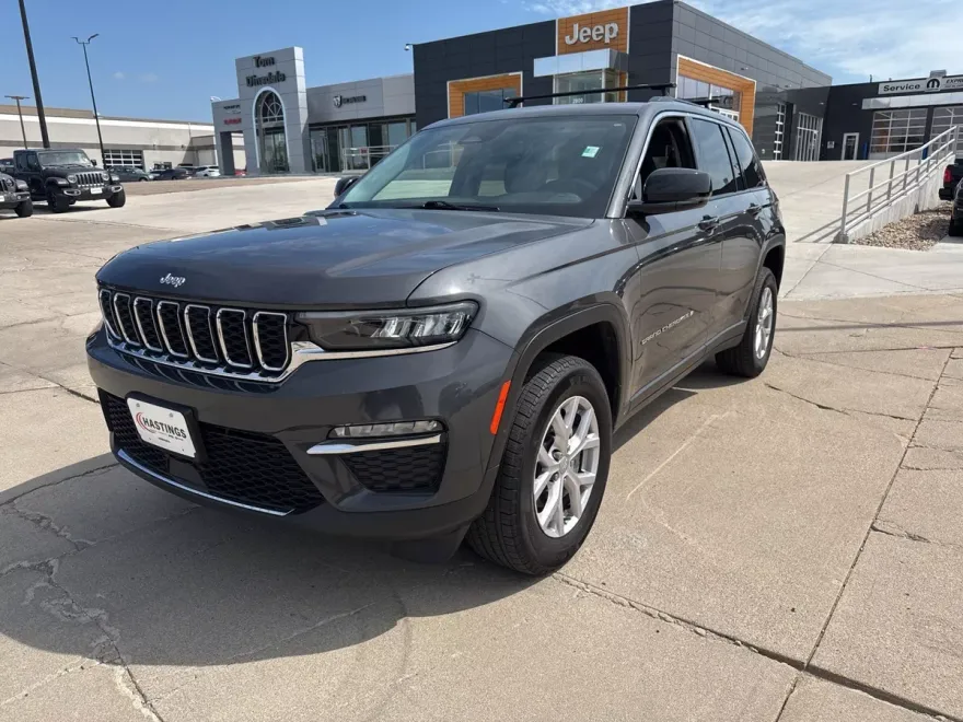 2022 Jeep Grand Cherokee Limited photo 1