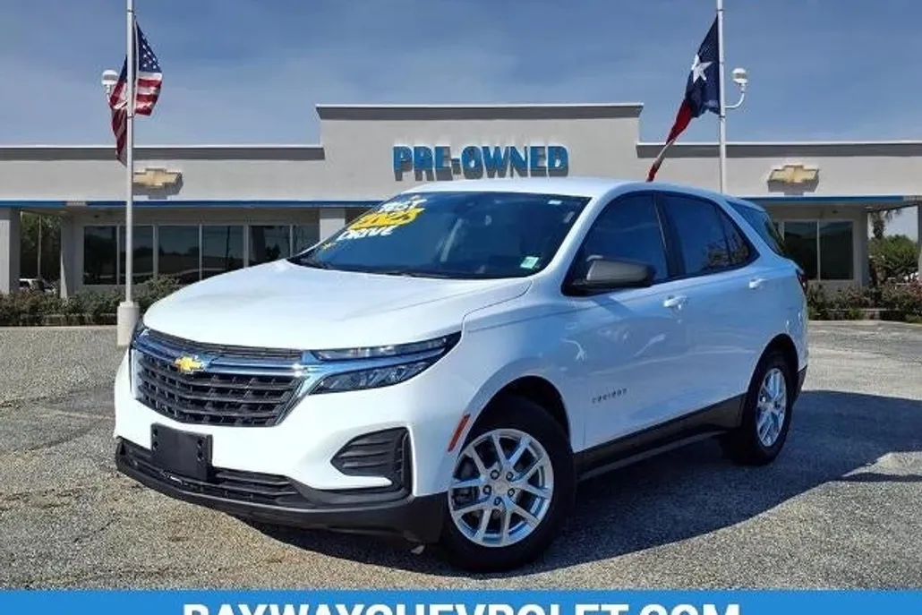 2023 Chevrolet Equinox LS photo 1