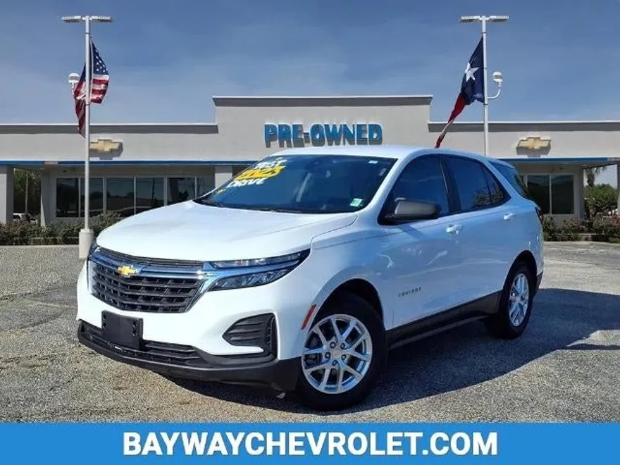2023 Chevrolet Equinox LS photo 1