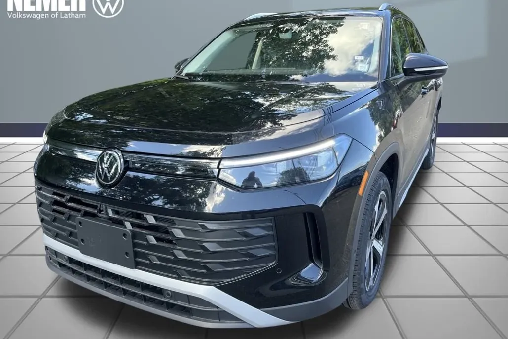 2025 Volkswagen Tiguan SE photo 1