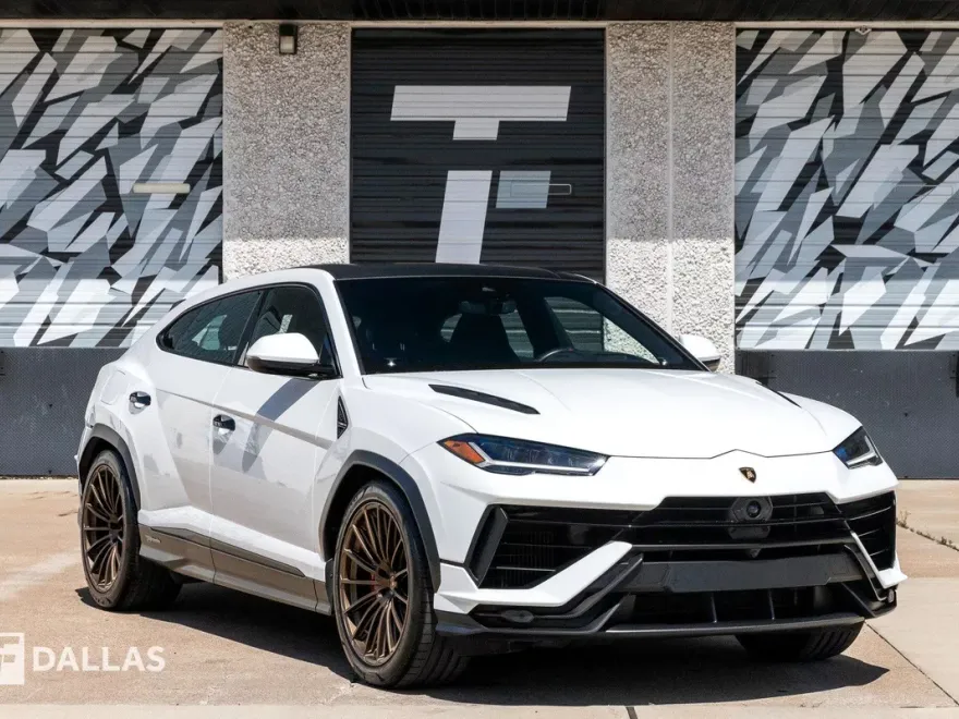 2023 Lamborghini Urus Performante photo 1