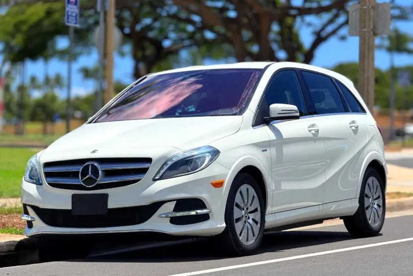 2017 Mercedes Benz B photo 1