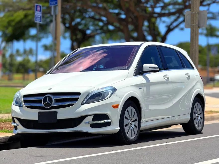 2017 Mercedes Benz B photo 1