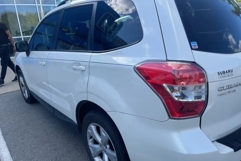 2015 Subaru Forester 2.5i Premium photo 1