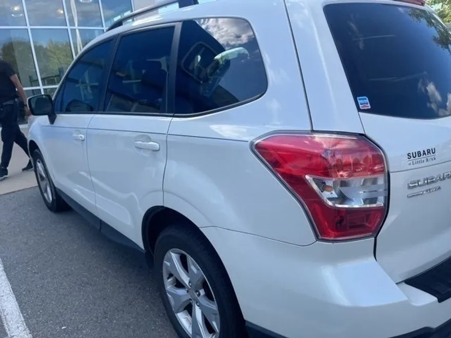 2015 Subaru Forester 2.5i Premium photo 1
