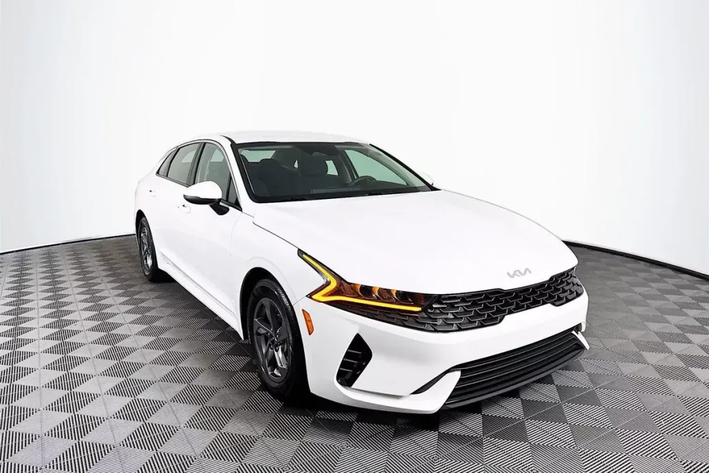 2024 Kia K5 LXS photo 1