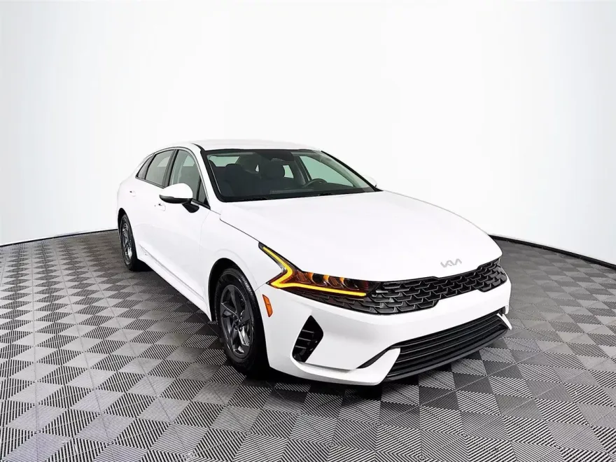 2024 Kia K5 LXS photo 1