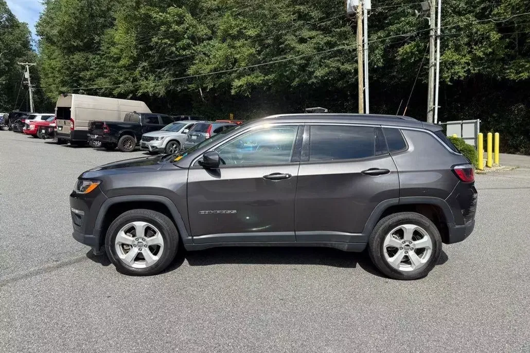 2020 Jeep Compass Latitude photo 1