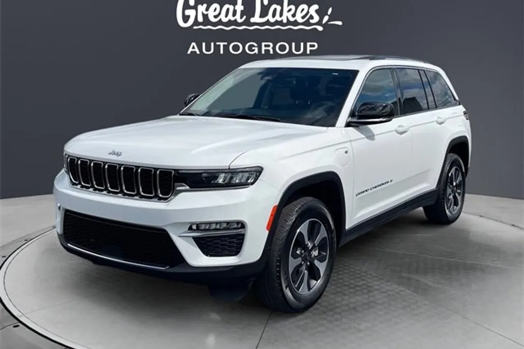 2023 Jeep Cherokee Base photo 1