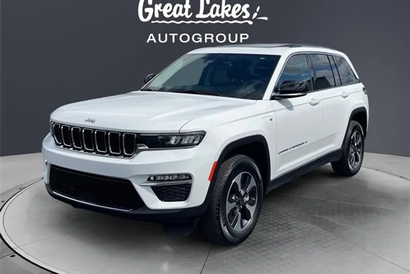 2023 Jeep Cherokee Base photo 1