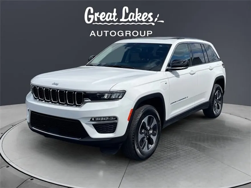 2023 Jeep Cherokee Base photo 1
