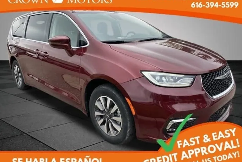 2022 Chrysler Pacifica Hybrid Touring L photo 1