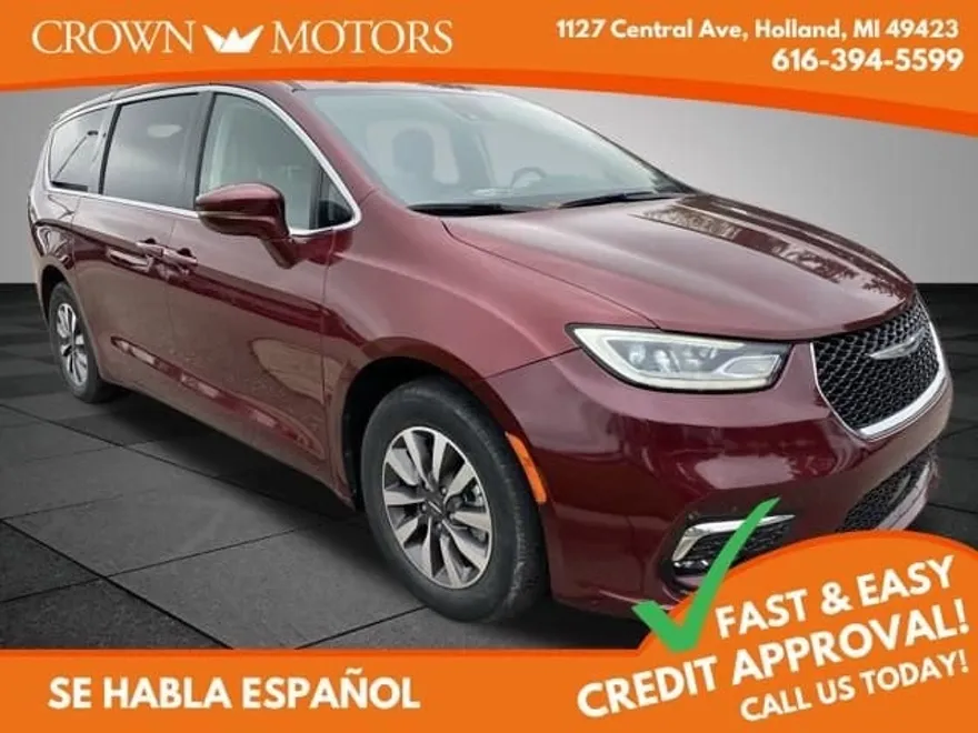2022 Chrysler Pacifica Hybrid Touring L photo 1