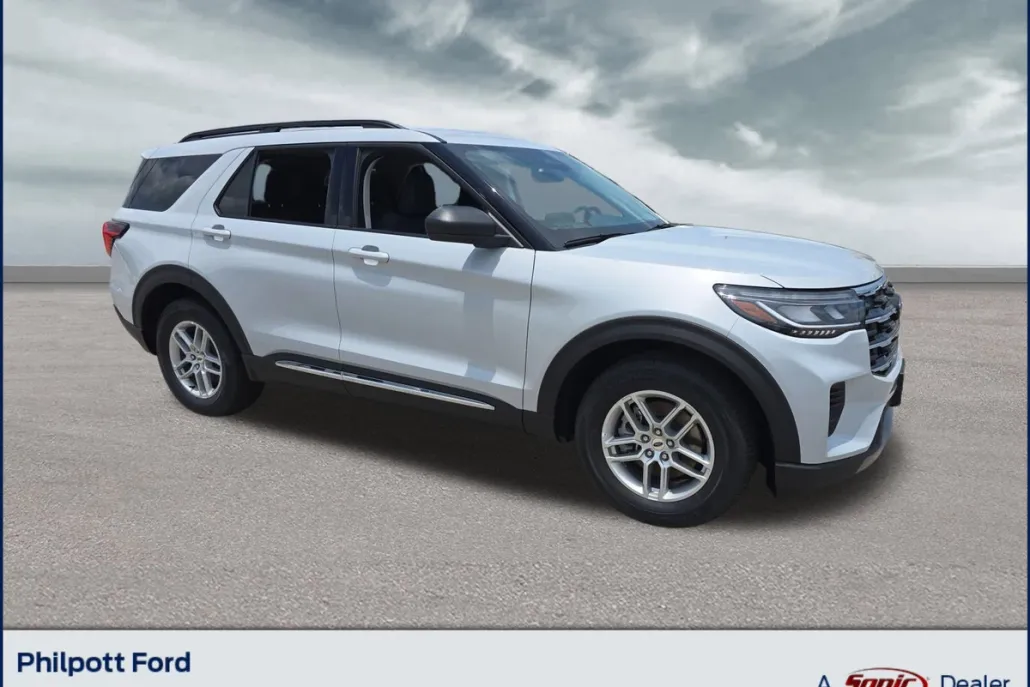 2025 Ford Explorer photo 1