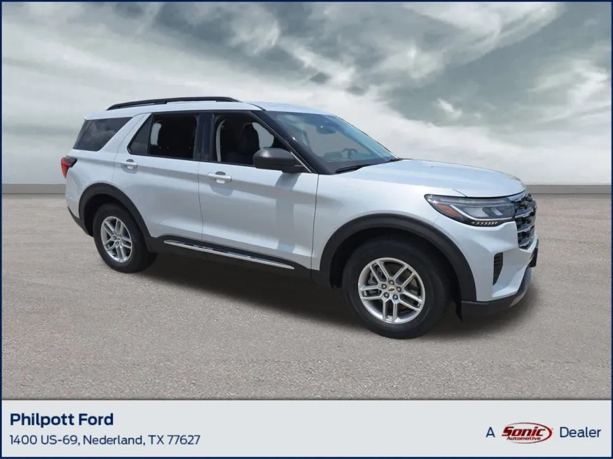 2025 Ford Explorer photo 1