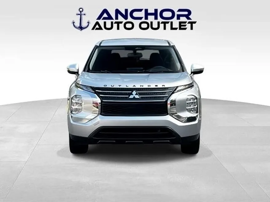 2022 Mitsubishi Outlander ES photo 1
