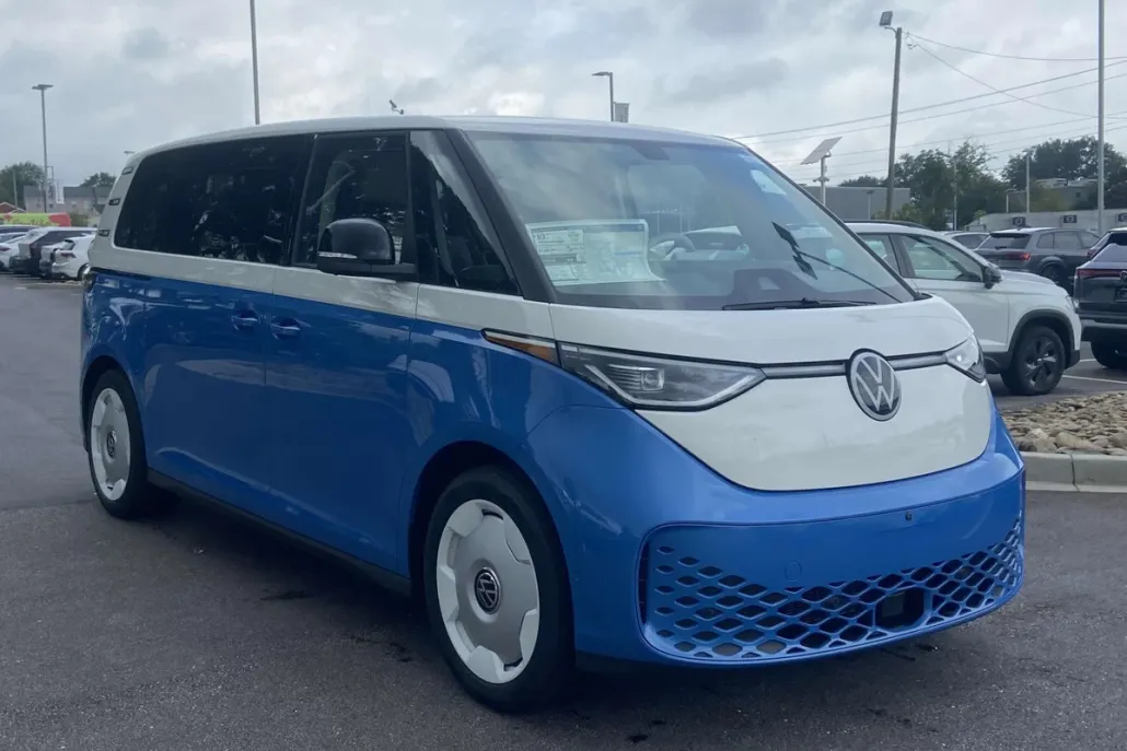 2025 Volkswagen ID. Buzz photo 1