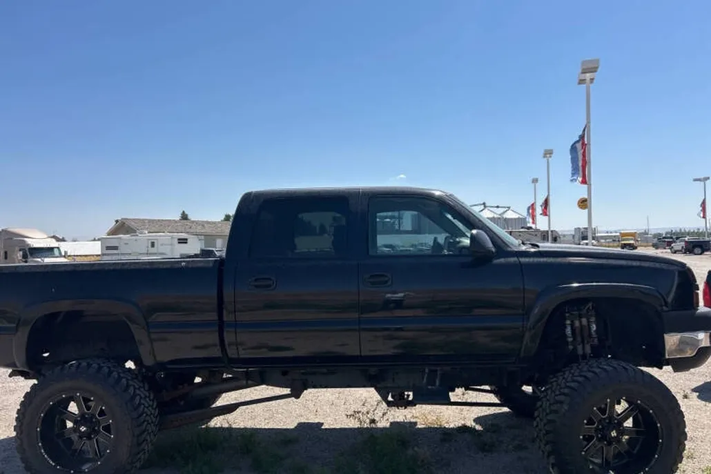 2004 Chevrolet Silverado 2500HD LS photo 1
