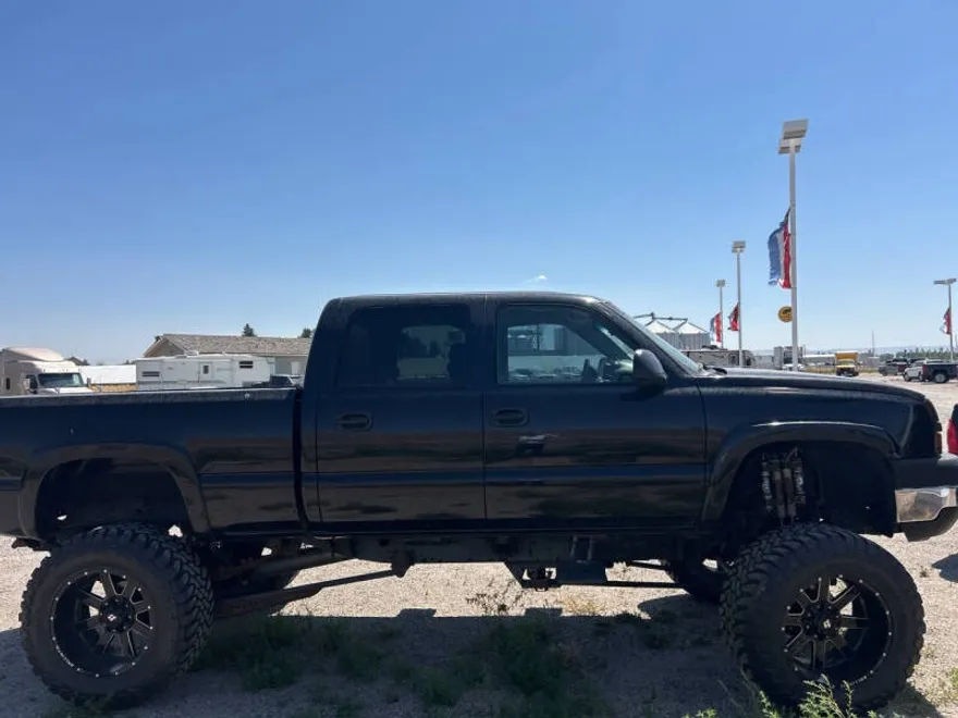 2004 Chevrolet Silverado 2500HD LS photo 1