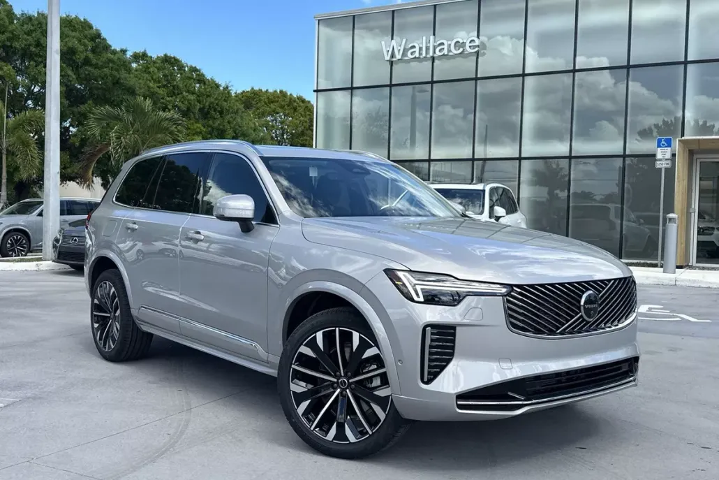2025 Volvo XC90 Plus photo 1