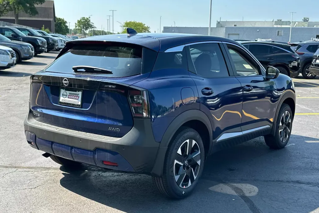 2025 Nissan Kicks SV photo 1