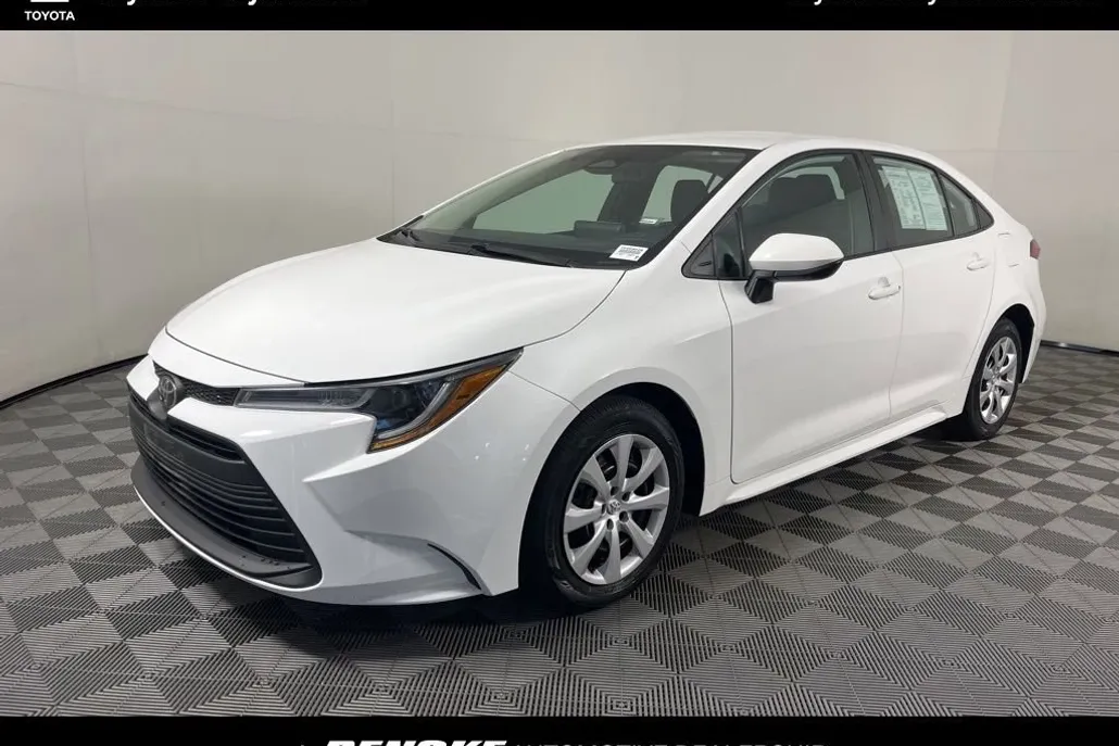 2023 Toyota Corolla LE photo 1