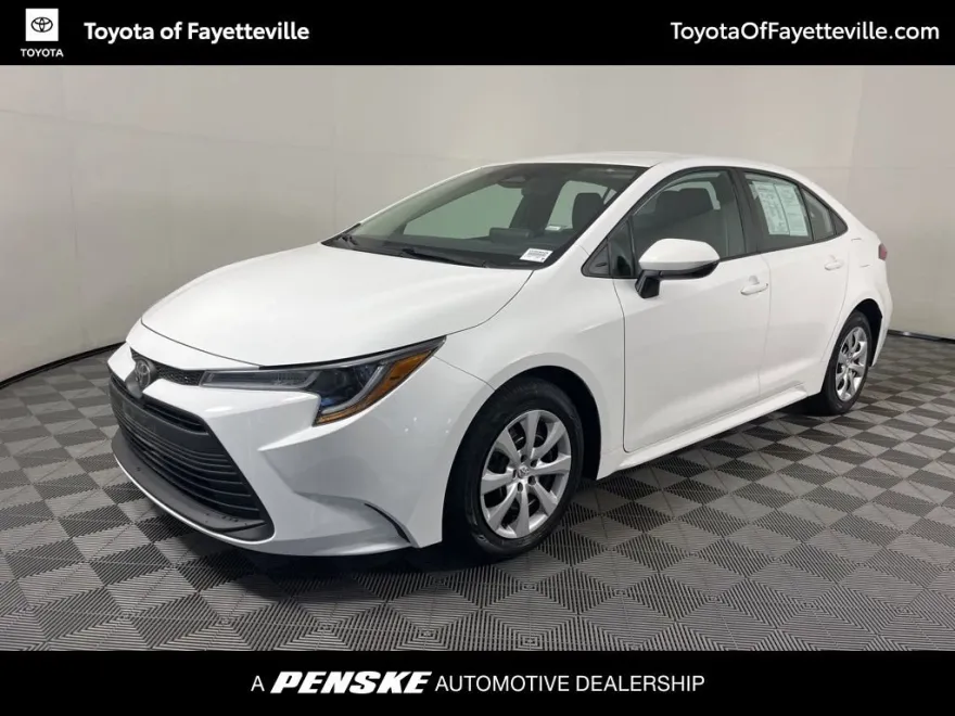 2023 Toyota Corolla LE photo 1