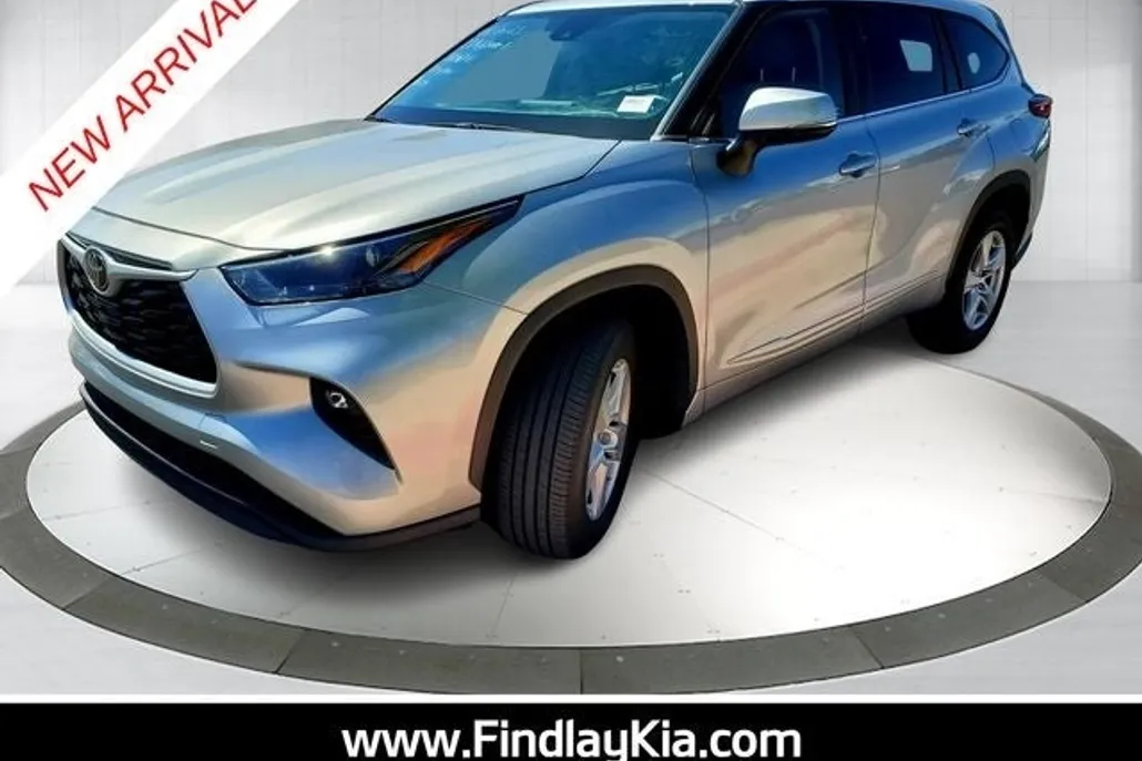 2023 Toyota Highlander L photo 1