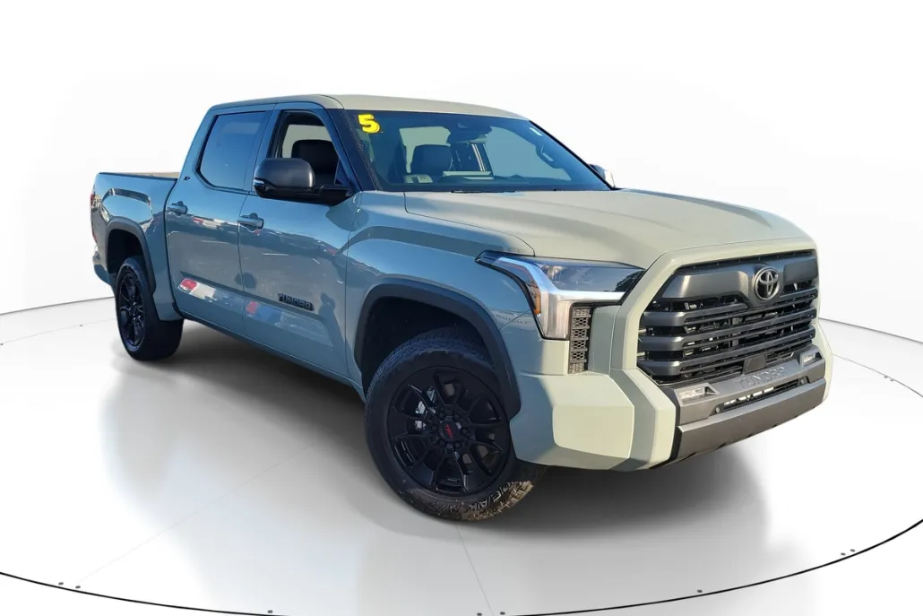 2025 Toyota Tundra SR5 CrewMax photo 1