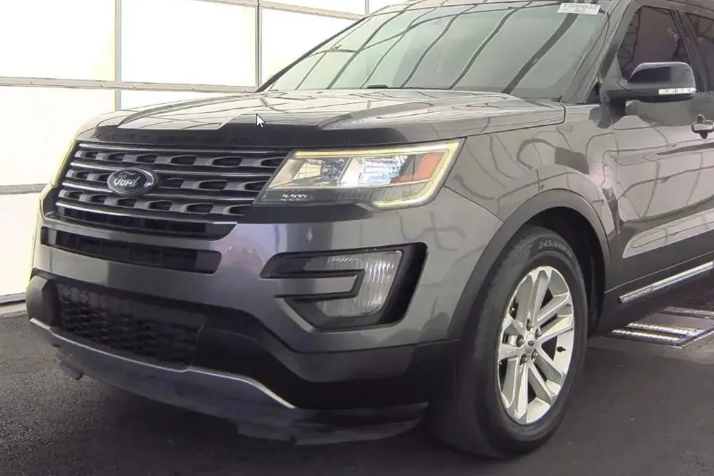 2016 Ford Explorer XLT Sport photo 1